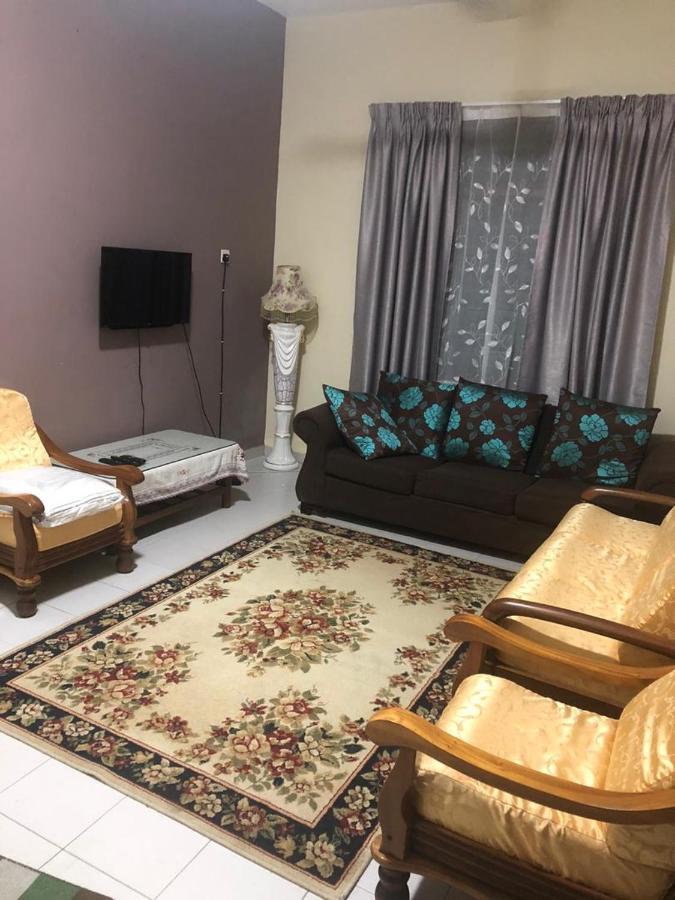 Homestay Bandar Batu Pahat Exterior photo